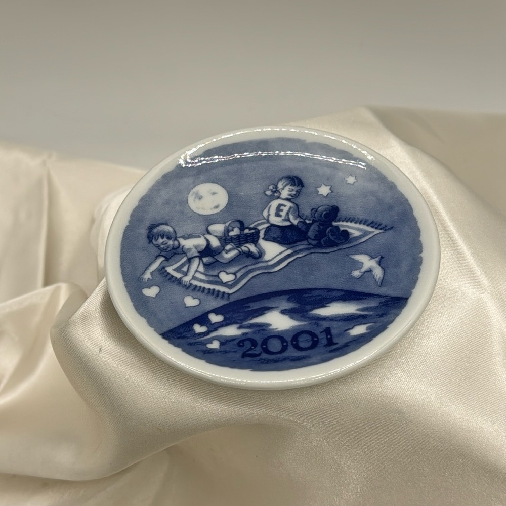 Vtg Royal Copenhagen 2001 Mini Millennium Collectable Plate Magicial Carpet Ride